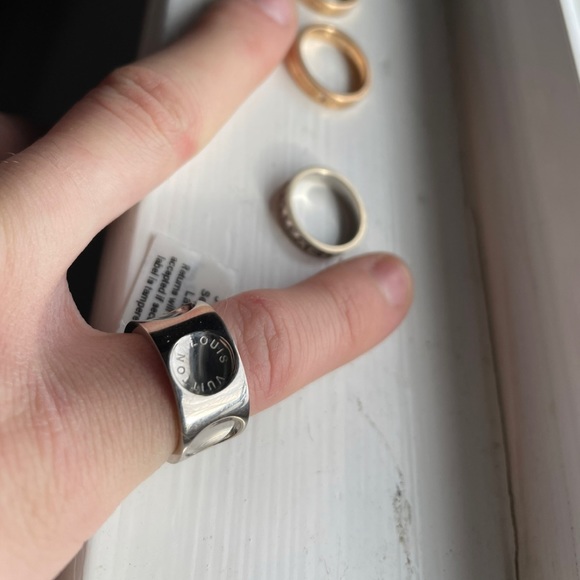 LOUIS VUITTON “Empriente” Ring, Size 4.75, 18k White Gold (Retails for $3,400) - Picture 3 of 9